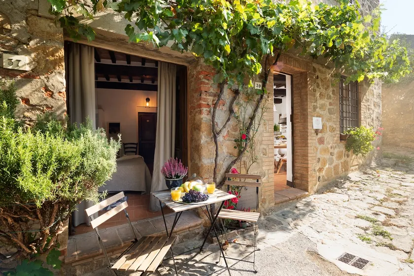 In Tuscany Rooms - Image 1