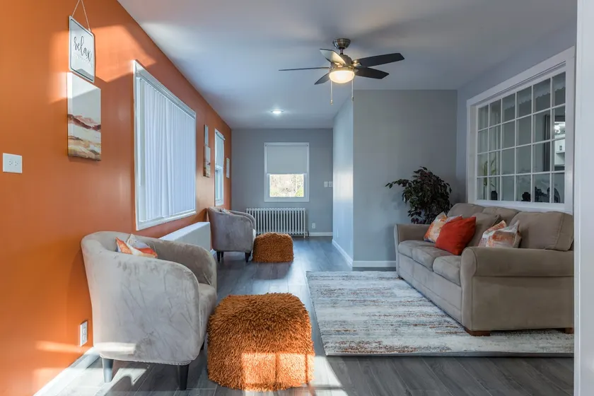 Modern ~ 3 Bedroom ~ Sleeps 8 ~11 mins to Hartford - Image 1