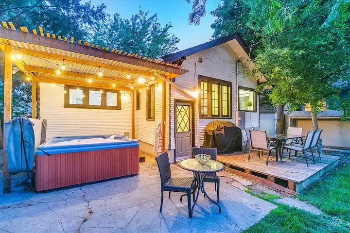 Boise-Westend-hot tub-Central location 4 bedrooms - Image 1