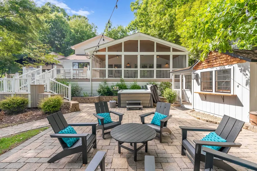 License to Chill: Family & Friends Lakefront Bliss - Image 1