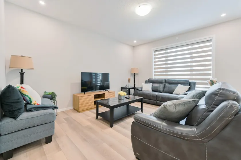 2000 SQ FT | Spacious Home | 2 Ensuites & Garage - Image 1