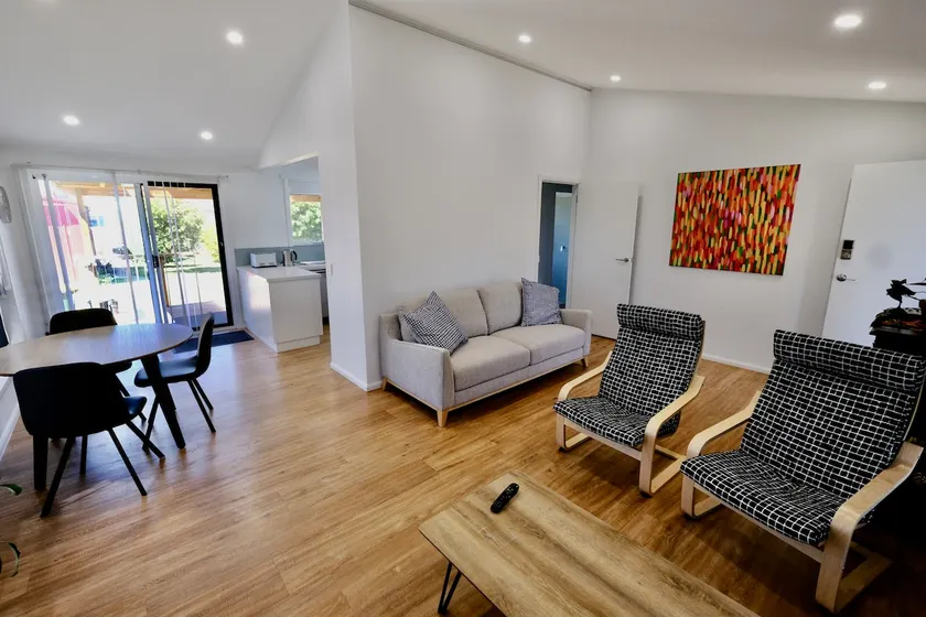 Beach House with Sea Views and Large Backyard - Image 1