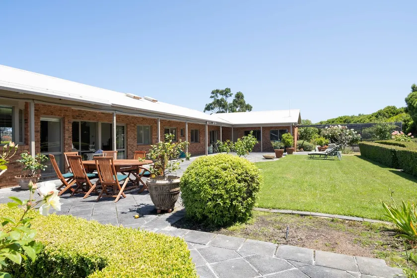 Viewbank Homestead - A Sprawling Garden Estate - Image 1