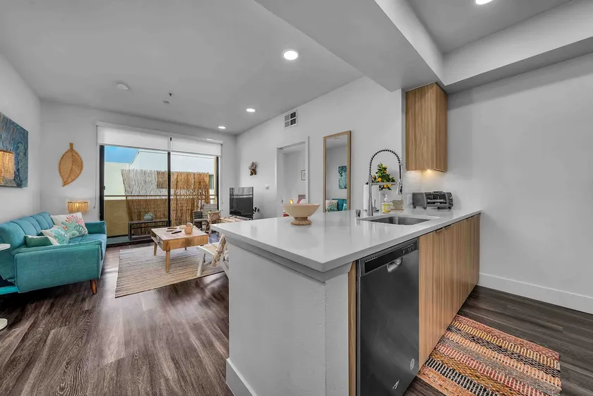 Downtown Santa Monica 2BR Apartment/walk to beach - Image 1