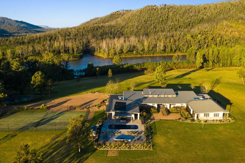 Lake David Lakehouse - Pay 2 & Stay 3- March '26 - Image 1