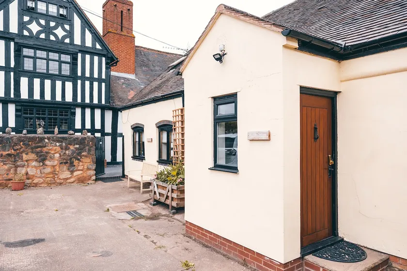 Heath Cottage at High Grosvenor - Image 1