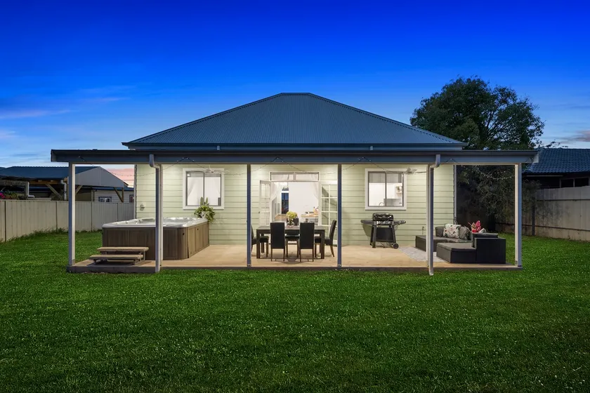 Federation Home, Modern, 4 Bed, 2 Bath, HotTub - Image 1