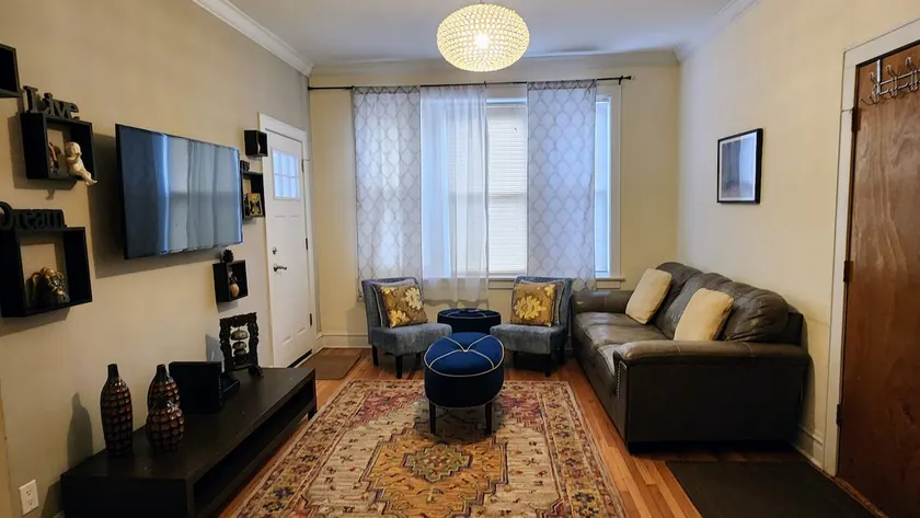 #1 neighborhood in Chicago w/ private balcony - Image 1