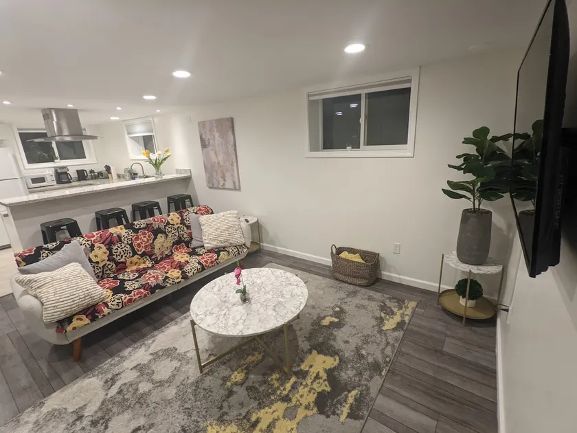Beautiful, bright, clean Northgate appartment ! - Image 1
