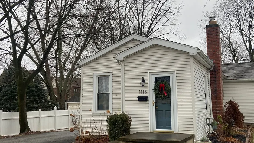 Charming Century House *Includes 15% airbnb Fee* - Image 1