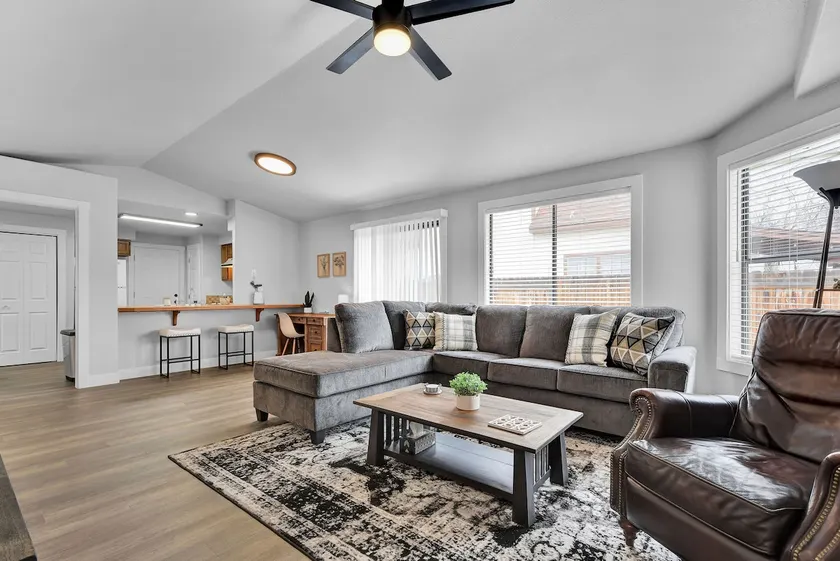 2 Bed 2 Bath House - walkable to Downtown Mountain Home - Image 1