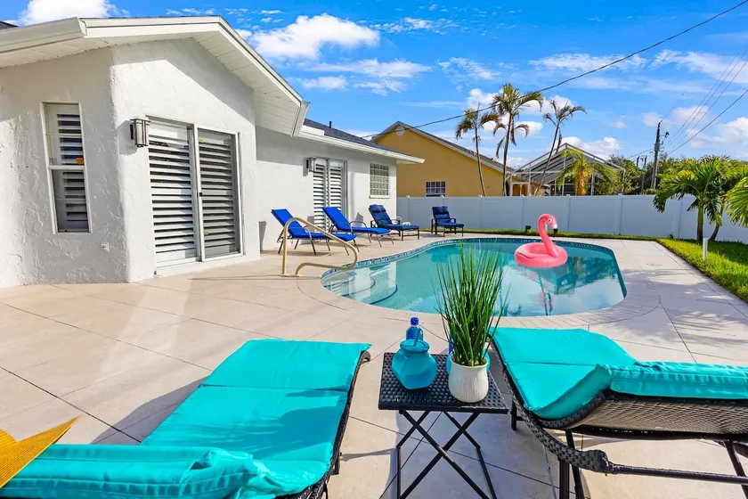 Private Pool｜Near Beach｜Fenced Yard｜Outdoor Living - Image 1