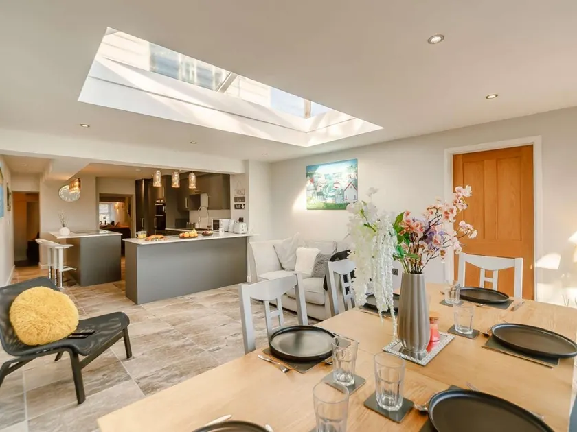Luxury Cornish Cottage with Hot Tub & Wood Burner - Image 1