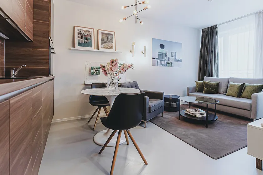 Moonlight Apt 11 - Image 1