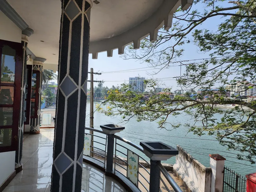 Pond view residential home - Image 1