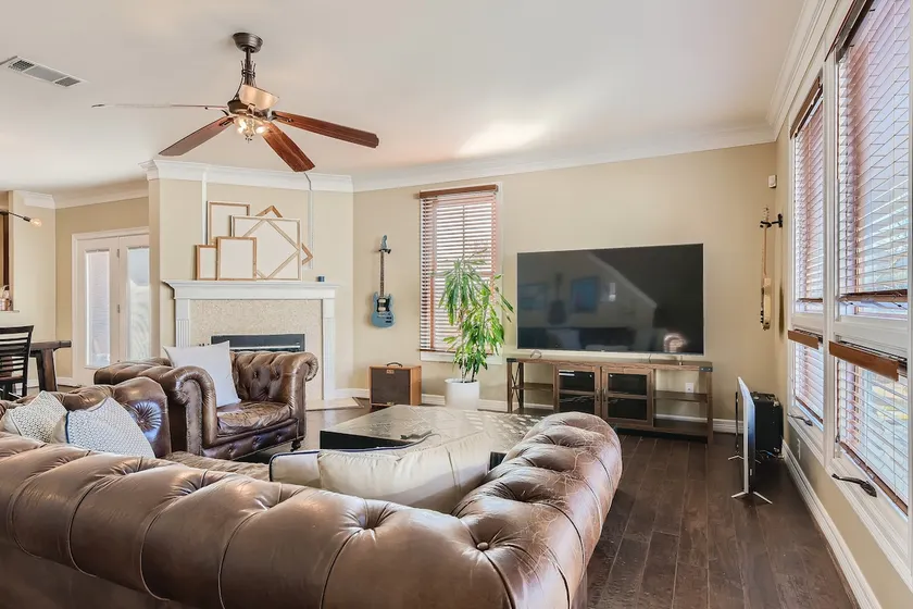 Warm Suburban 3BR Townhome near DT - Image 1