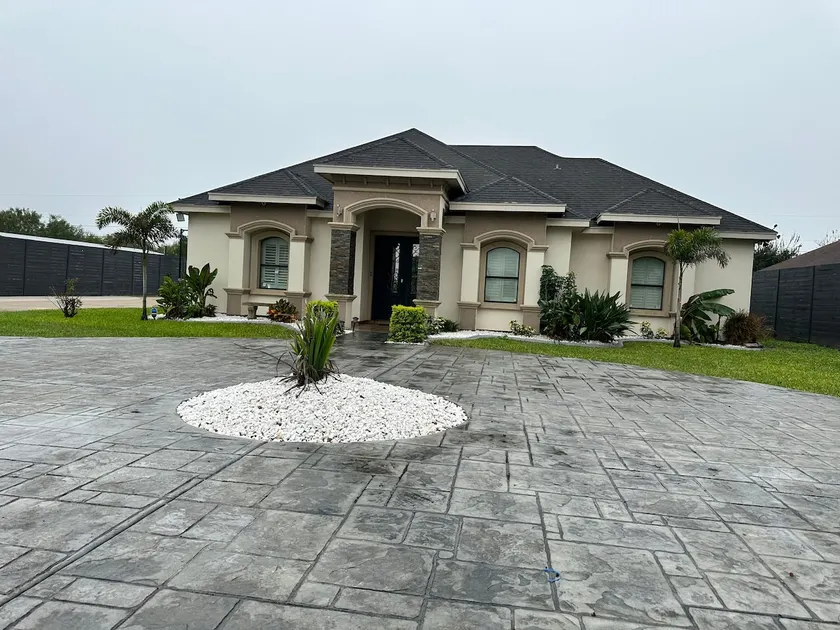 Pool House Getaway Retreat - Image 1