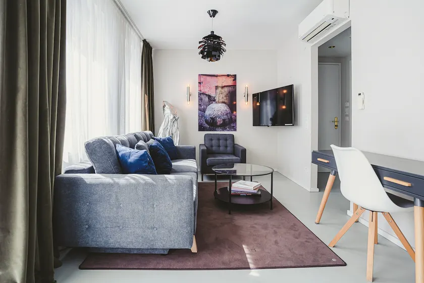 Moonlight Apt 16 - Image 1