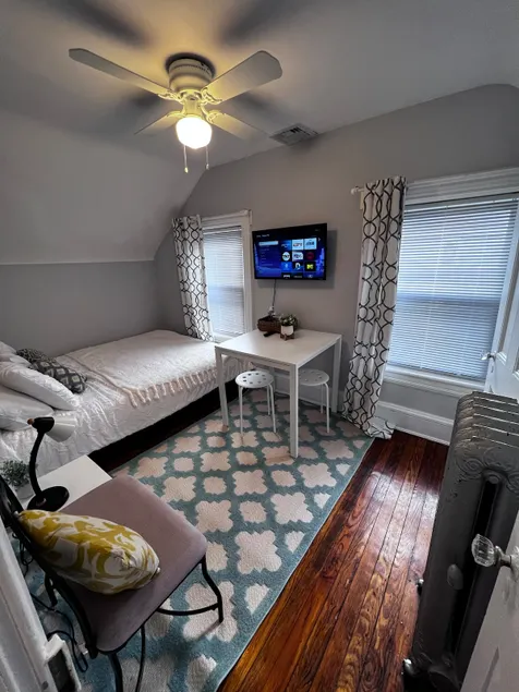 Luna’s lovely cozy guest suite in Richmond Hill - Image 1