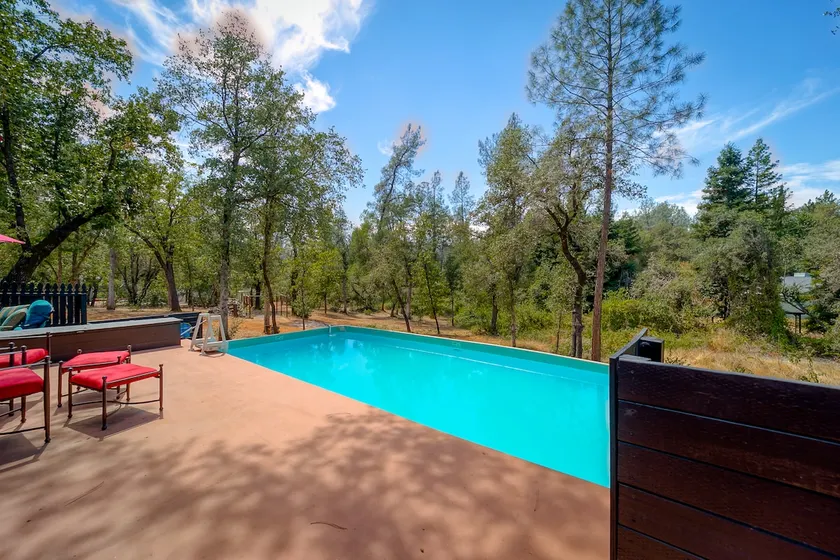 💥Spring Special💥Hot Tub ~2200 sq ft on 2 acres ~ 🃏Game Room ~ Close to Lake📍 - Image 1