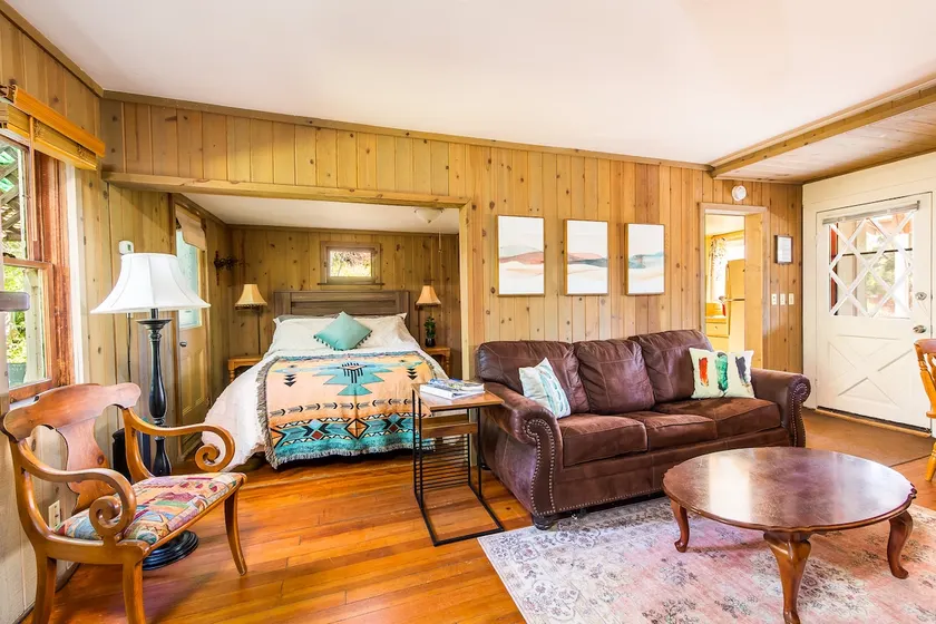 Historic Farley Cabin B *Uptown* Soak Tub* - Image 1