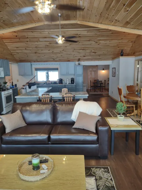 Jackpine Lakehouse - Image 1