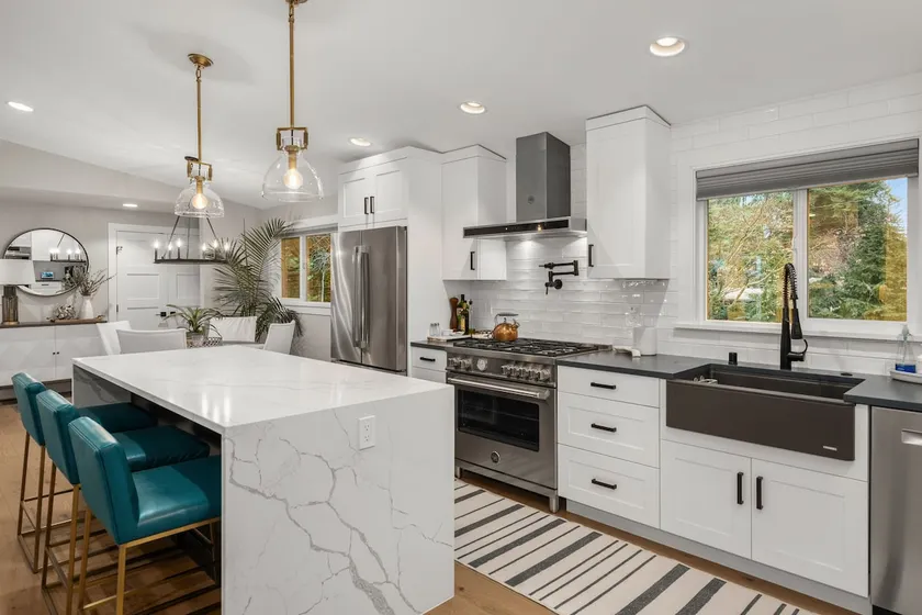 Modern Bellevue Retreat - Image 1