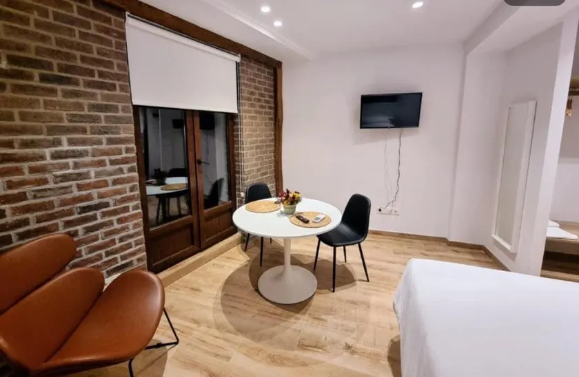 Berrueta Balcony Suite (B) - Image 1