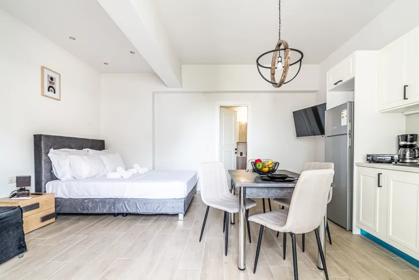 Elegant Suite 1 near the Beach - Image 1