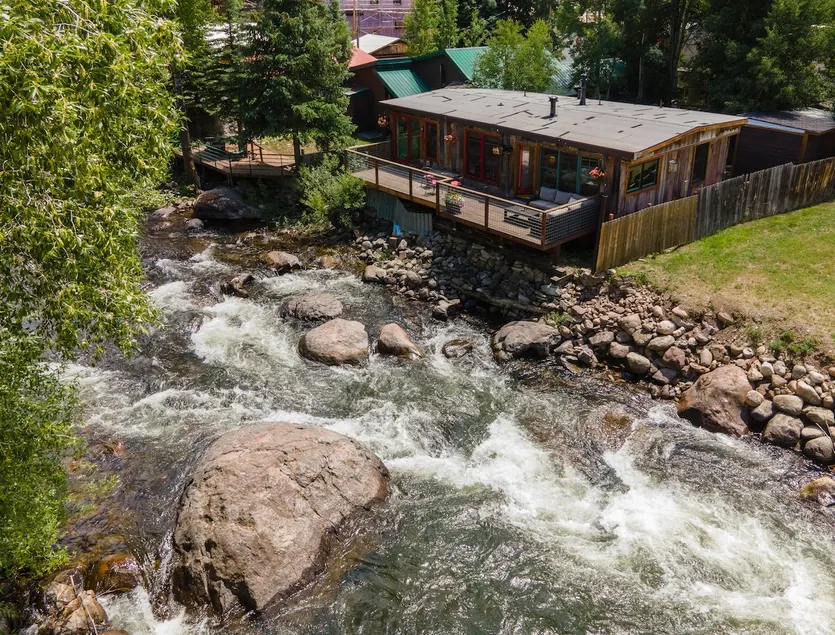 Stunning River Cabin 3BD/2BA Waterfront Deck+Views - Image 1