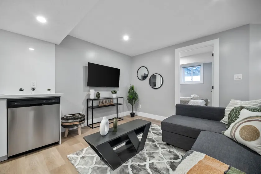 Bright & Cozy 1BR Basement Unit - Image 1