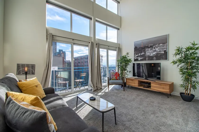 Bright 1 Bedroom Penthouse in the Heart of Seattle - Image 1