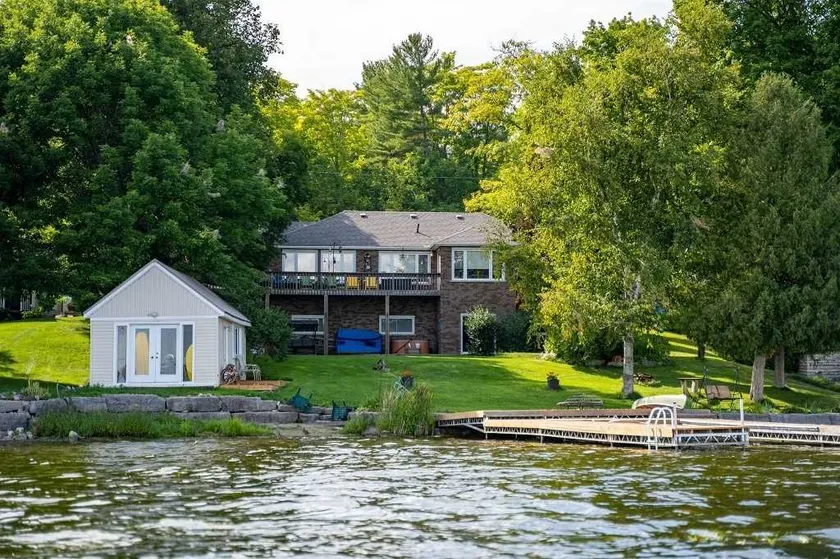 Large Lake House on Lake Buckhorn - Image 1