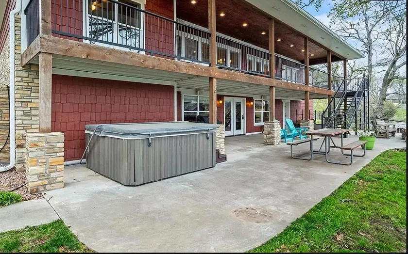 Compound On Lake - Game Room/Pool/Dock - Sleeps 37 - Image 1