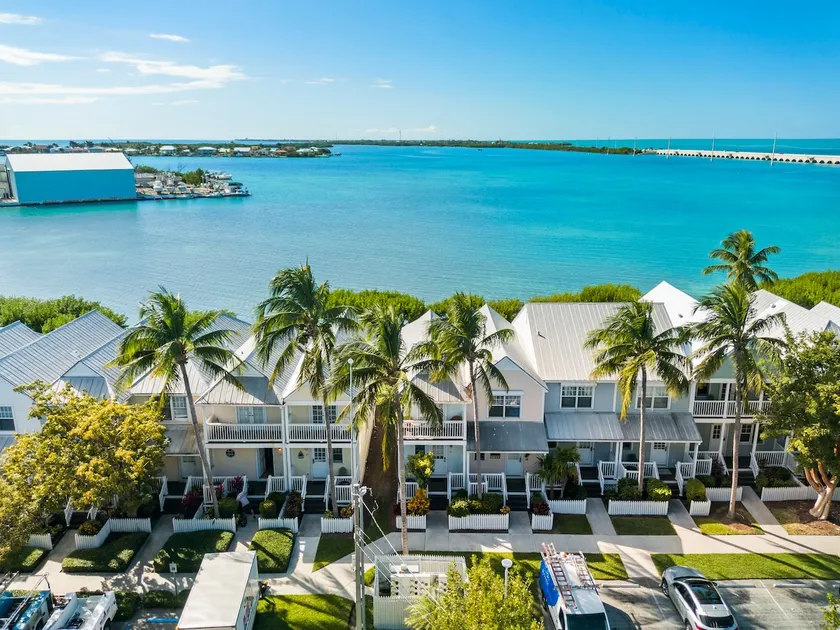 Waterfront Duck Key Villa - Sleeps 8 - Image 1