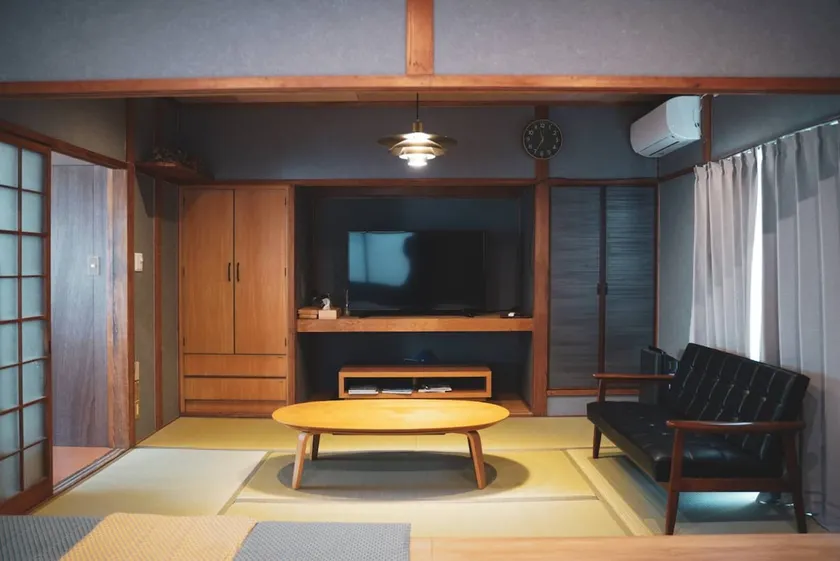 5 minutes walk to the center of the city! One house for rent, free parking for 1 car - Image 1