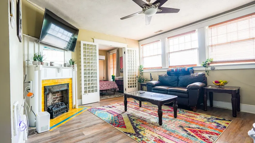 Cozy Work from Home Ready Apartment near downtown - Image 1