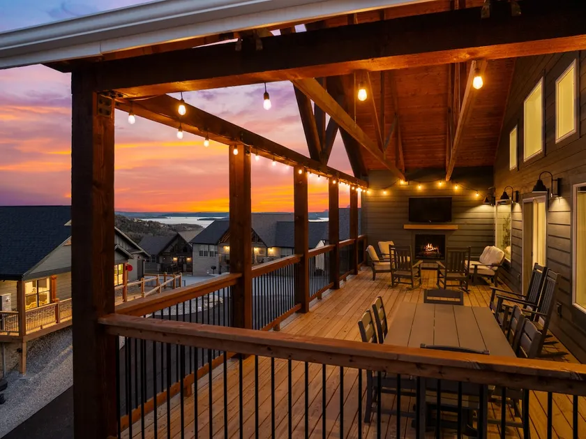 Lake View! Pools, Private Sauna+Hot Tub+Game Room - Image 1