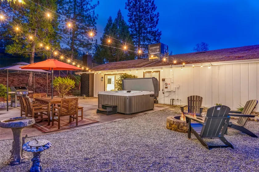 Hillside Hideaway w/Game Room Near Yosemite S.Gate - Image 1