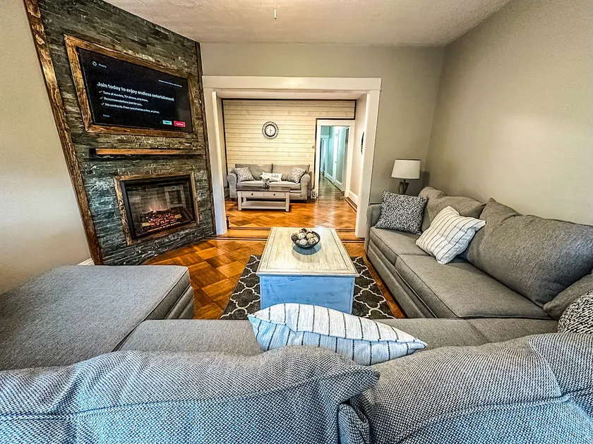 The Allen House - 3 Bedroom - 2 Full Bath - Private Gorgeous Apartment - Sleeps 8 - Image 1