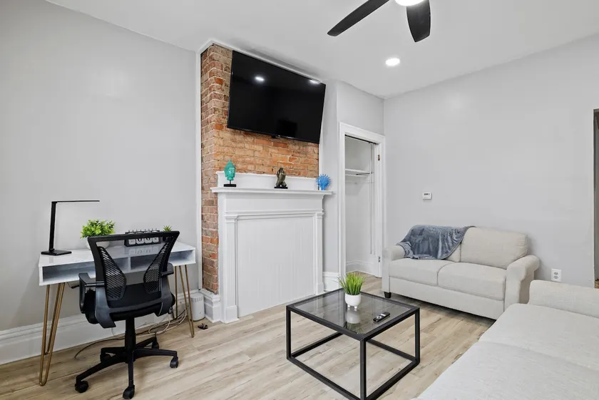 Cozy 1BR Apartment near Highland Park & Zoo - Image 1