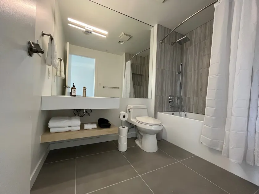 Modern & Central Downtown Penthouse Condo Sleeps 7 - Image 1