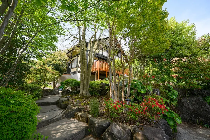 Sea view! Natural Blessing Rental Villa Clover Amagi Cedar Log House with Hot Spring BBQ Available! Izu Kogen [12 people] - Image 1