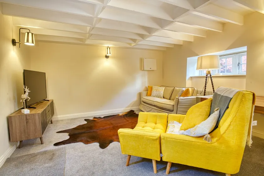 Central Bright & Homey Apartment | Pass The Keys - Image 1