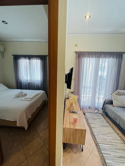Ammoudeli Apartments - Beachfront Apartments in Plomari - Image 1