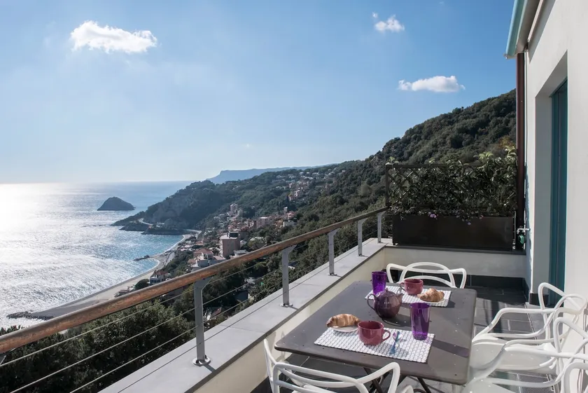 Loft overlooking the sea! - Image 1