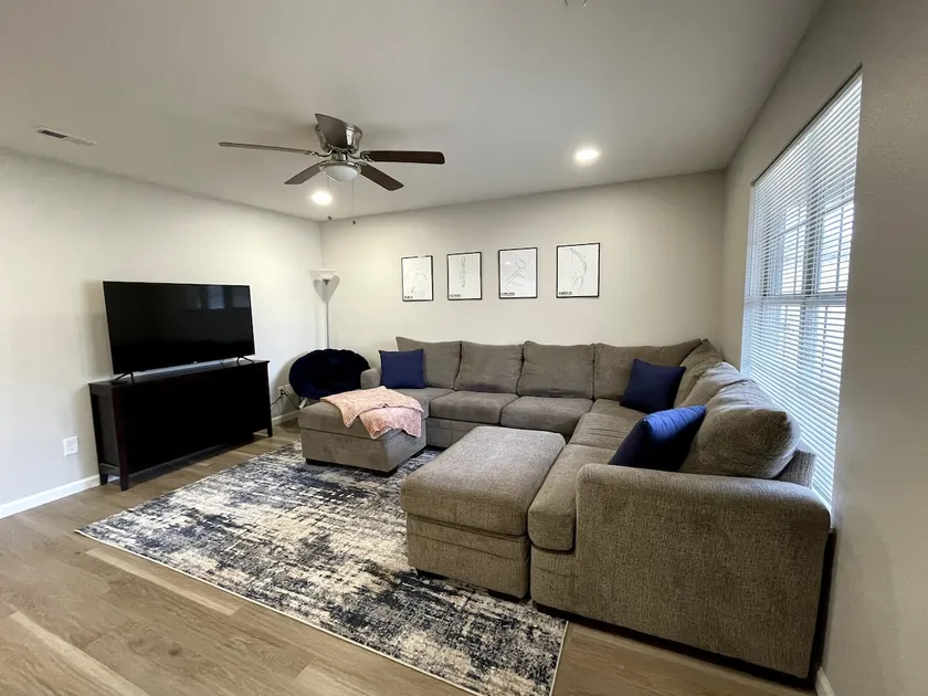 Trailside Townhouse - Close to Downtown & Bike Trails - Image 1