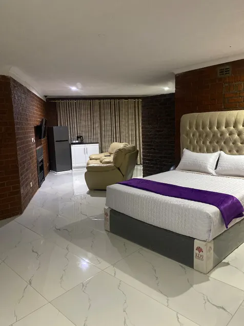 Westgate near American Embassy 1 bed, Solar, WiFi - Image 1