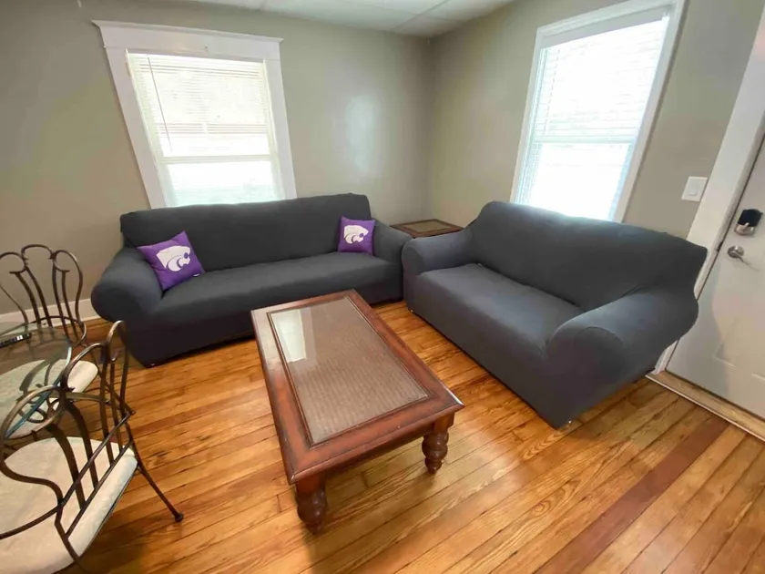 Lovely KSU Getaway ~ 3 Mins to Dwtn ~ Queen Beds - Image 1