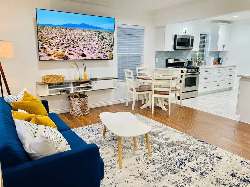 Beautiful & Quiet Home • 10 min to Beach - Image 1